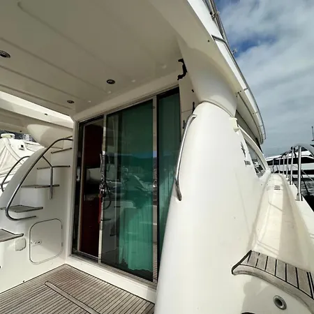 Yatch The Rock Πλωτό κατάλυμα *