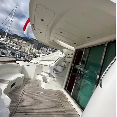Ботель Yatch The Rock