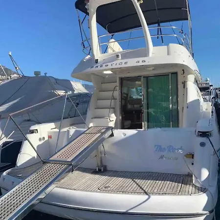 Yatch The Rock Botel